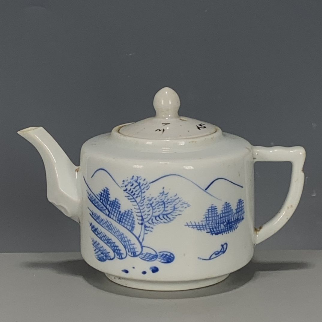 Vintage Collectible Pottery - Handbemalte Blau-Weiße Porzellan-Teekanne mit Chinesischem Landschaftsmuster