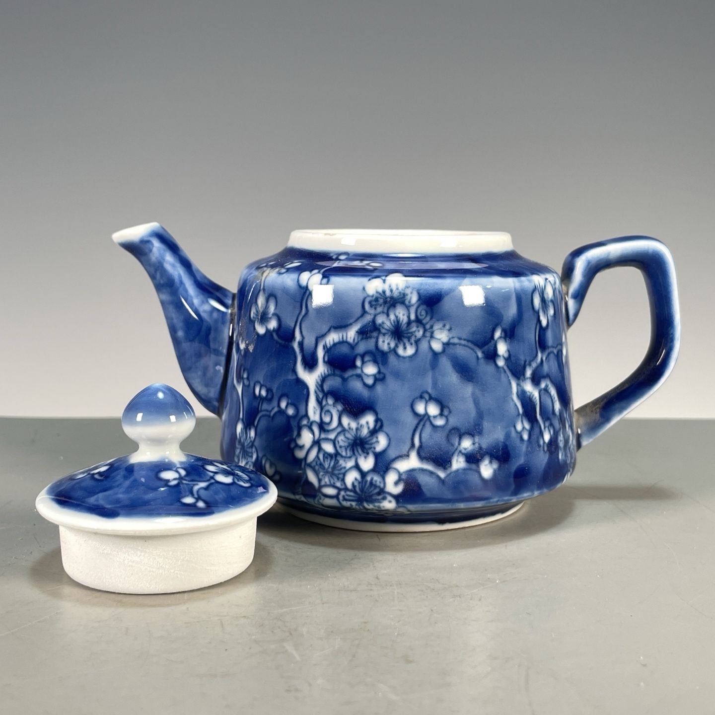 Handbemalte Blau-Weiße Flache  – Vintage Collectible Pottery Bewertung und Preis