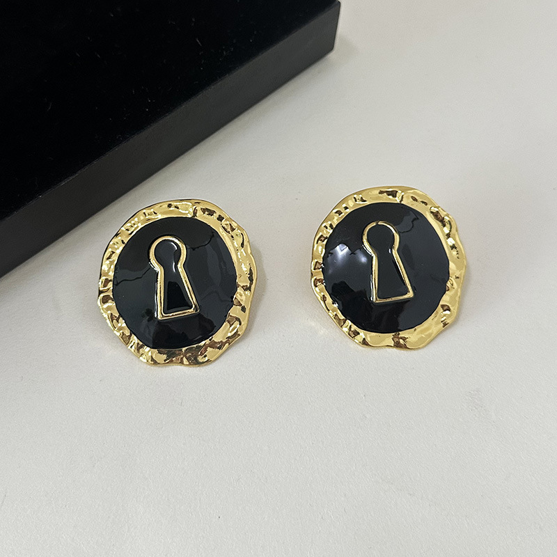 Übertriebene schwarze emaillie – Vintage Collectible Show Bewertung und Preis